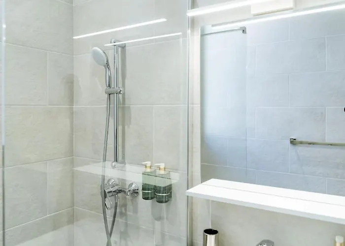 10 - New Building & Parking Bukarest