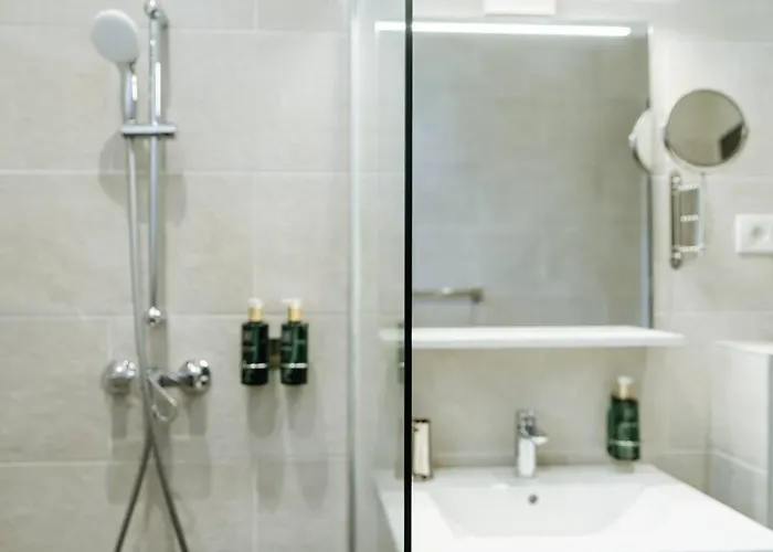 10 - New Building & Parking * ブカレスト