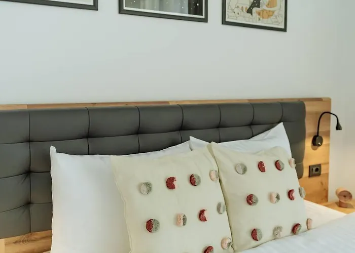 10 - New Building & Parking * ブカレスト